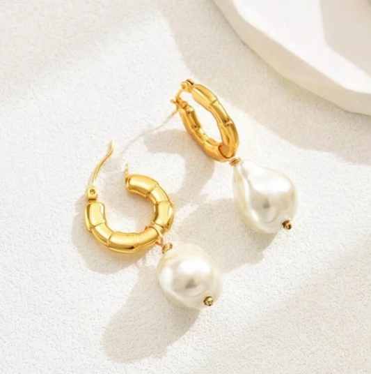 “CLAIRE” - Pearl gold plated hoop earrings