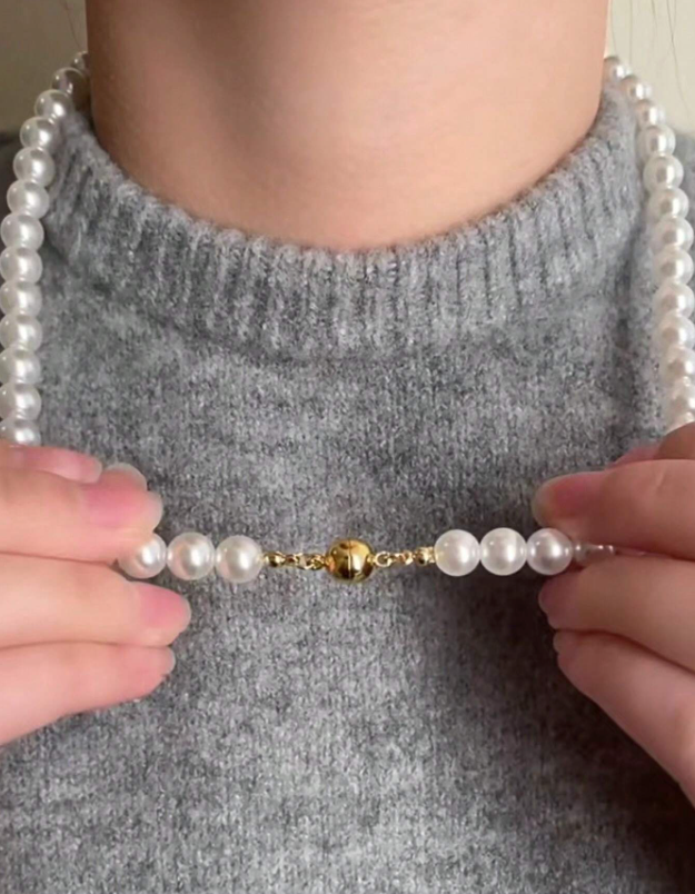 "Connecticut" Pearl Necklace Magnetic Closure